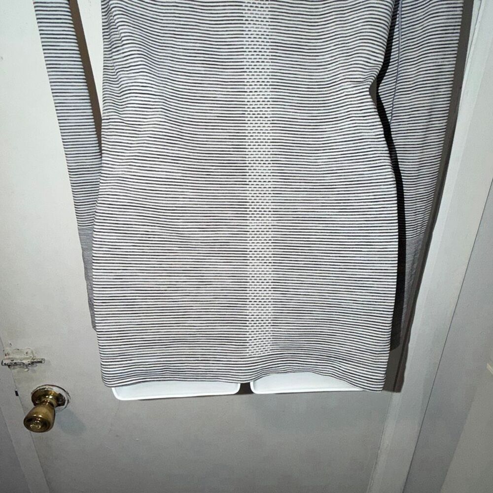 Lululemon Space Dye Grey Stripe Swiftly Tech Top-6 - image 7